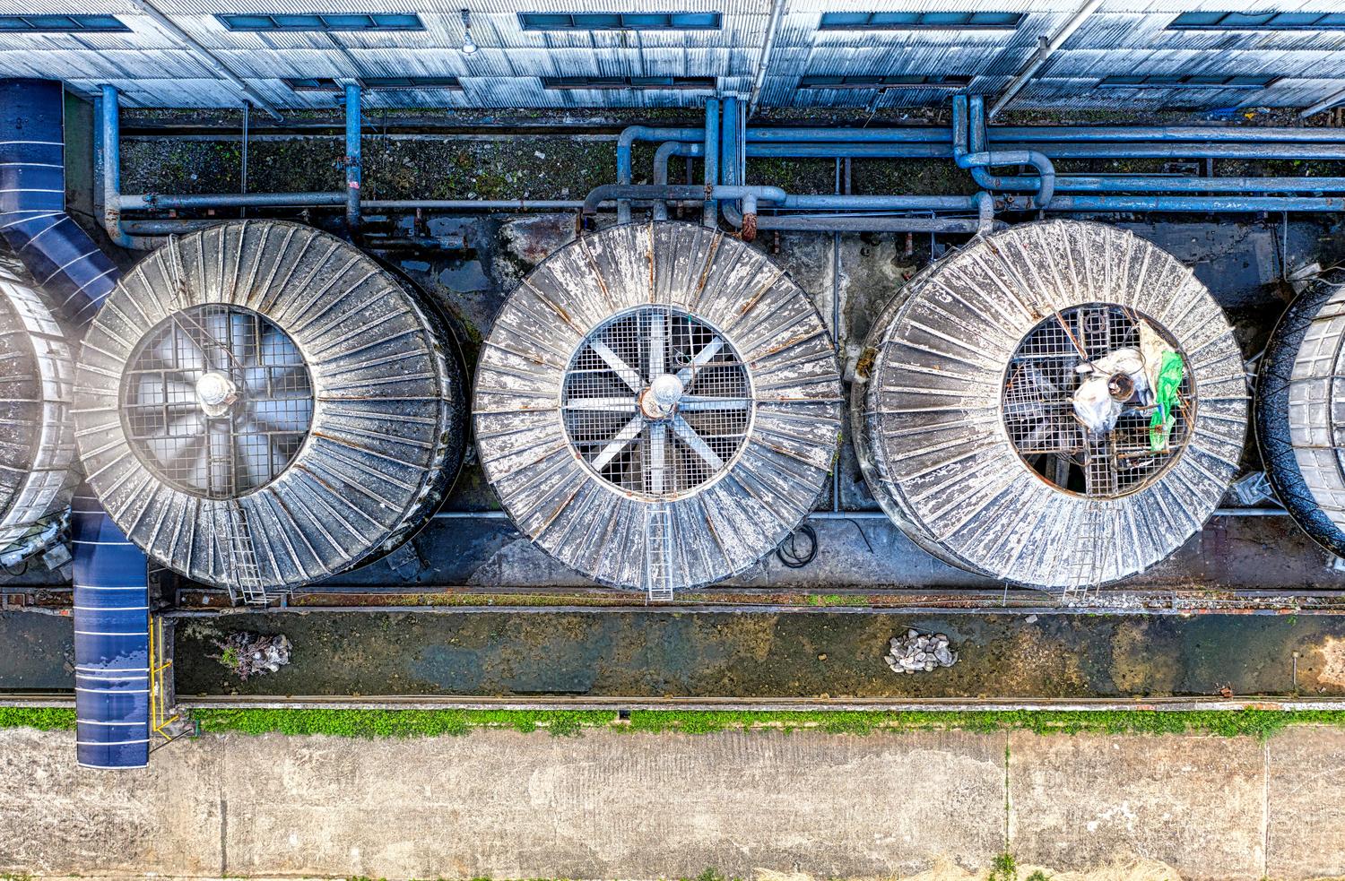 Sistema de ventilación y extractores industriales para la climatización HVAC y la disipación de calor. Sistema de ventilación y extractores industriales para la climatización HVAC y la disipación de calor.